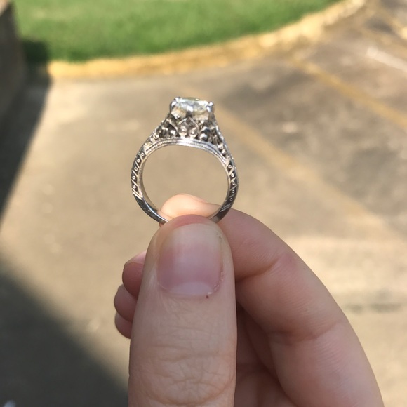 STUNNING 0.95 ct vintage engagement ring! 💍 - Picture 2 of 8